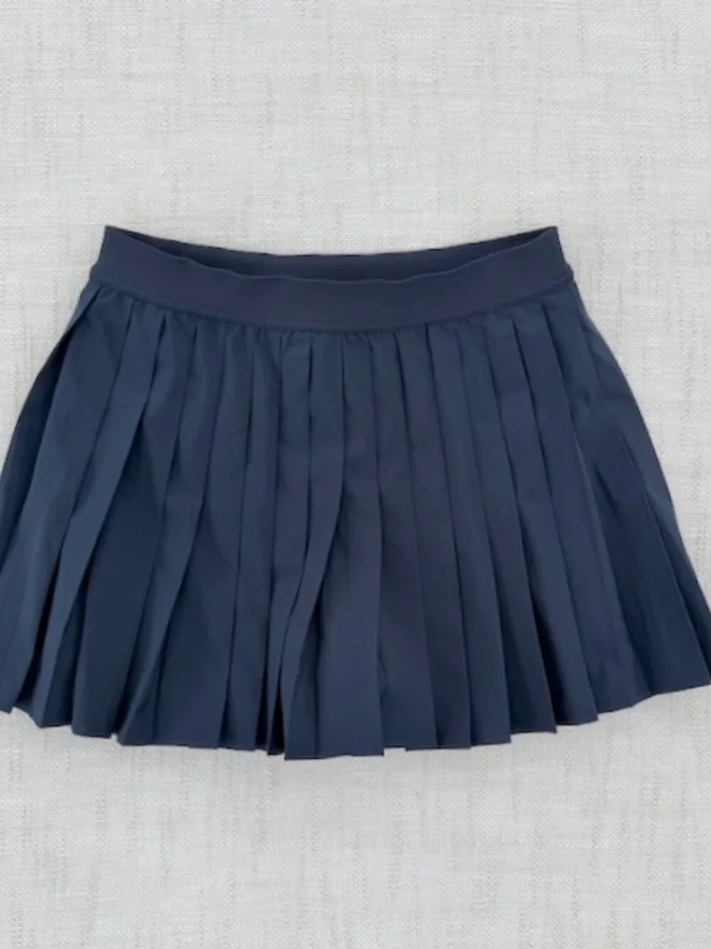 Lululemon High-Rise Pleated Tennis Skirt Sz 6 Navy Blue